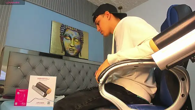 Show modela Ethanx18_ na web-kameri