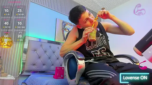 Ethanx18_n Webbikameraesitys