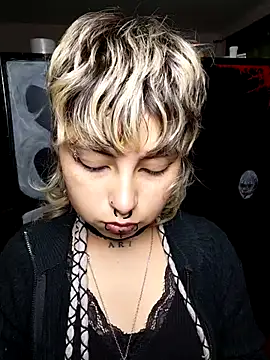 Cute_Chrixxx: διαδικτυακό σόου στην κάμερα