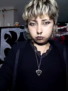 Pokazy przed kamerką – Cute_Chrixxx