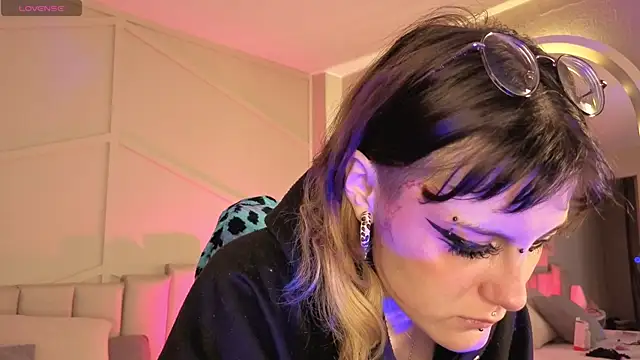 Rossiee_huntt Adlı Modelin Canlı XXX Sohbeti