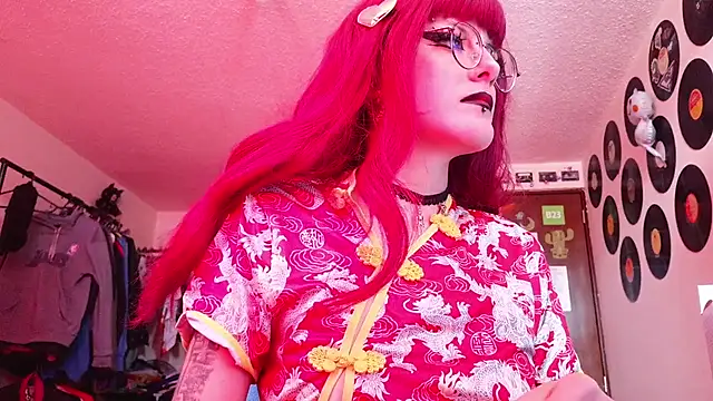 Rossiee_huntt – webcam-show