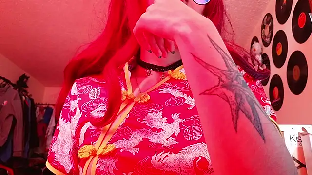 Rossiee_huntt Show in webcam