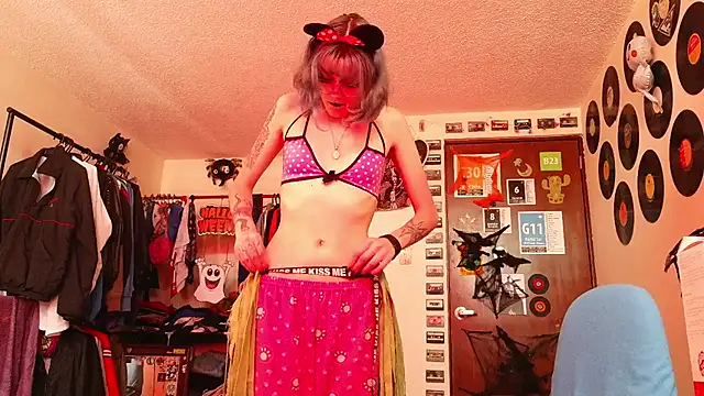 Rossiee_huntt – webcam-show