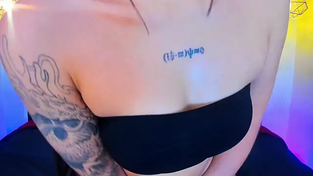 AshleyGross_n Live chat-huone