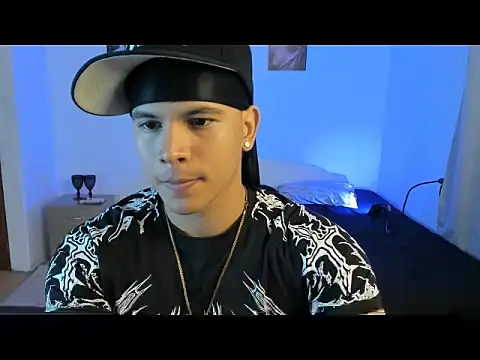 sant_wahlberg Show in webcam