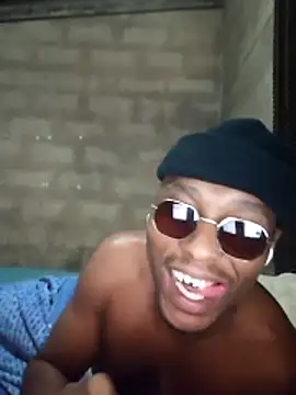 The_pounding_pounder: διαδικτυακό σόου στην κάμερα