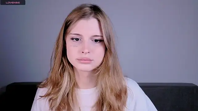 Pokazy przed kamerką – LouiseKane