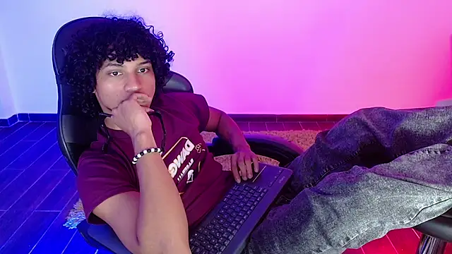 הופעת וובקאם של hades_derox_