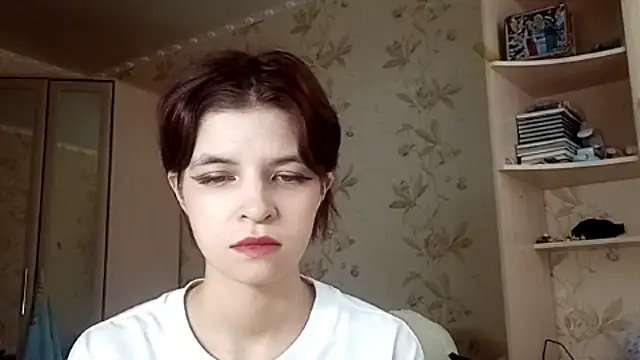 Show modela LowkeyIndigo na web-kameri