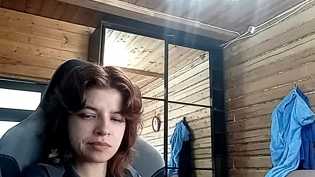 Živá chatovací místnost LowkeyIndigo