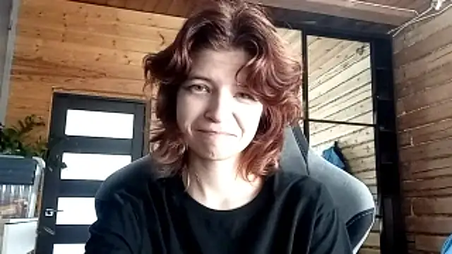 Chat soba uživo modela LowkeyIndigo