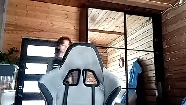 Živá chatovací místnost LowkeyIndigo