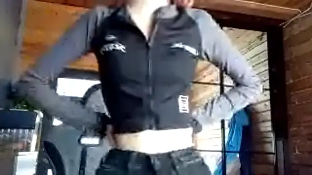 Sala de chat en directo de LowkeyIndigo