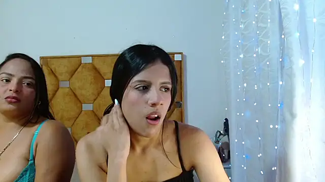 HOTTGIRLSCURVYS' Webcam Show