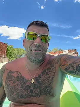 Show modela RhinalSquad na web-kameri