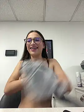 Sweet_Milaa1's Webcam Show