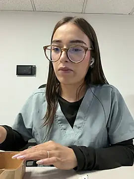 Sweet_Milaa1 Adlı Modelin Canlı XXX Sohbeti