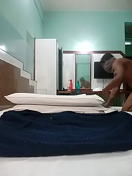 Show modela PussyLoverBanda_ na web-kameri