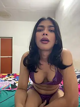Mayra_xx: διαδικτυακό σόου στην κάμερα