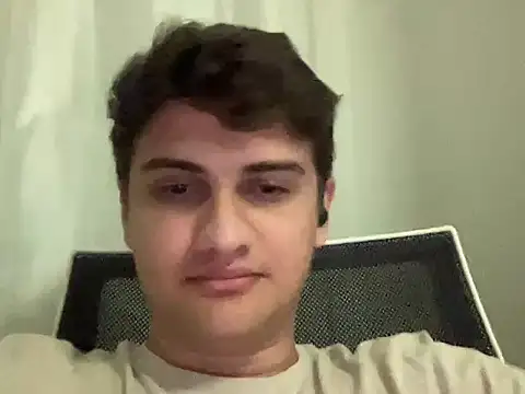hazel_boy Show in webcam