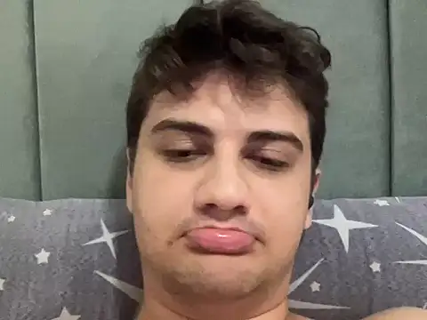 hazel_boy Pertunjukan Webcam