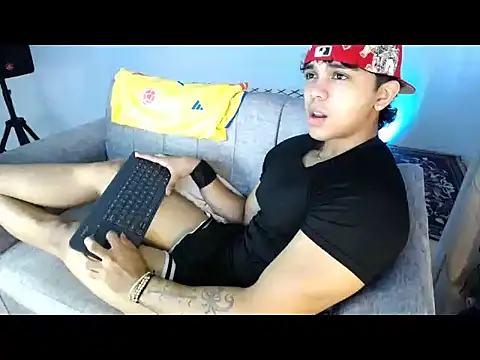 noahprada's Webcam Show