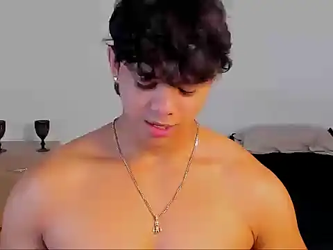 Show modela noahprada na web-kameri