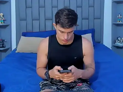 Show modela Alan_SmithX na web-kameri