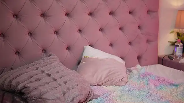 AntoniaCapri's Live Chat Room