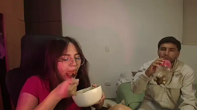 abbyyandmaxx: διαδικτυακό σόου στην κάμερα
