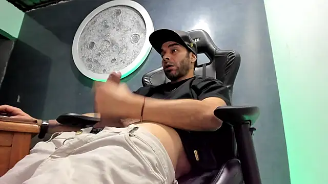 Show modela kevin_collins76 na web-kameri