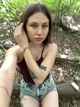 Show modela JessieeFlirty na web-kameri