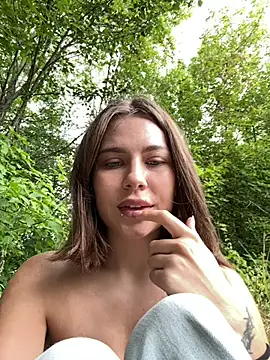 Show modela JessieeFlirty na web-kameri