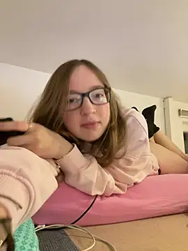 Freaky-Doll Webcam Show