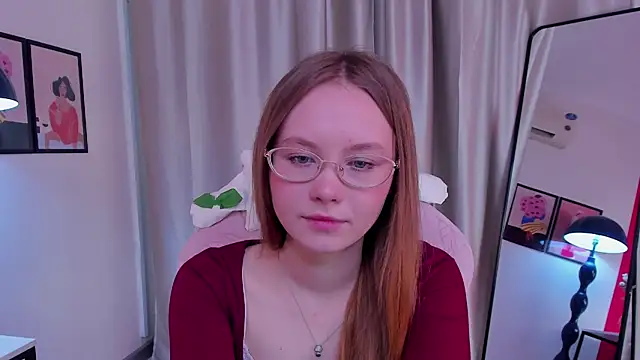 FloraLarsson Show in webcam