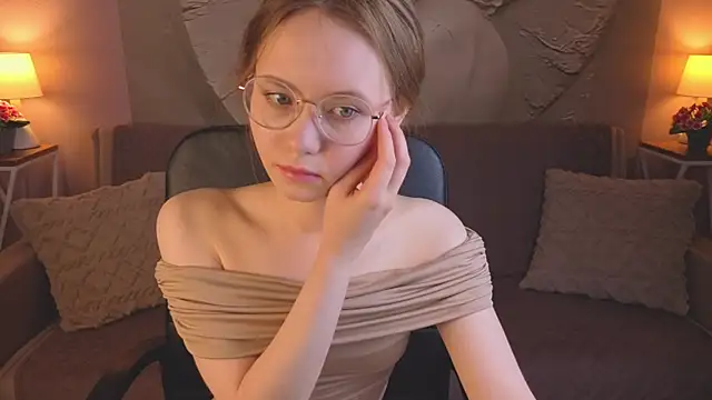 FloraLarsson Adlı Modelin Canlı XXX Sohbeti
