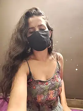 Kanika_76: διαδικτυακό σόου στην κάμερα