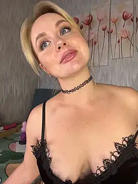 Kitty-Kelsi লাইভ XXX চ্যাট