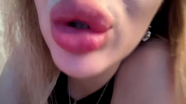 Victoria_Jess Adlı Modelin Canlı XXX Sohbeti