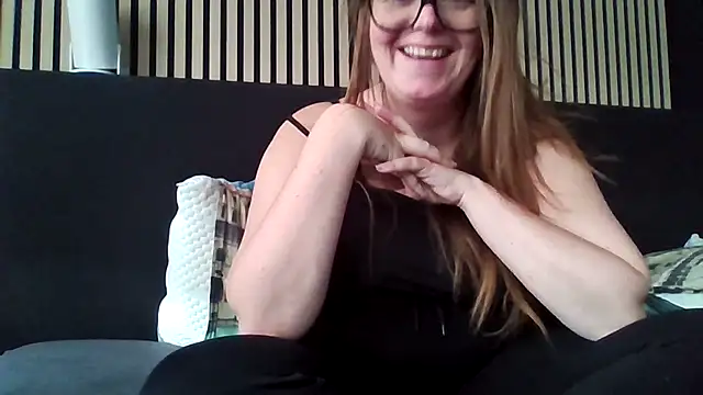 Show de Forbiddencurves2026 na webcam