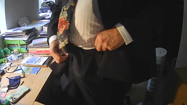 SuitedSub63 webcam show
