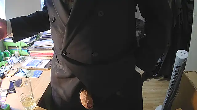 SuitedSub63 Show in webcam