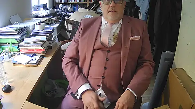 Pokazy przed kamerką – SuitedSub63