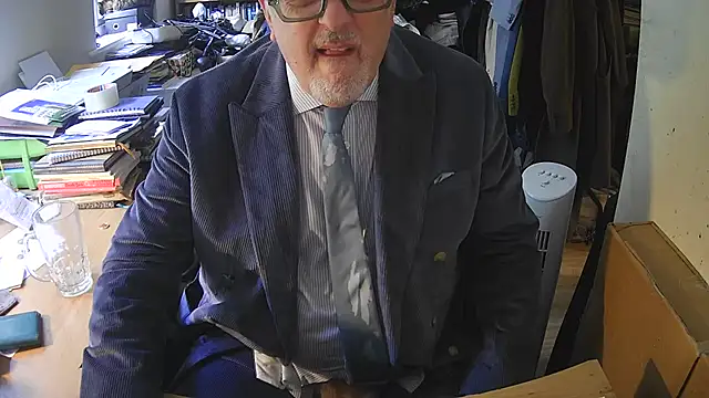 SuitedSub63 Webcamshow