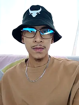 Pokazy przed kamerką – Lil_black009