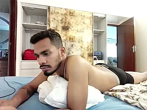 Desihotboy990 Webcam-Show