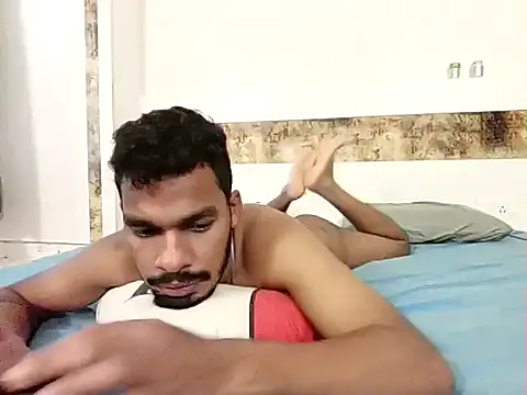 Pokazy przed kamerką – Desihotboy990