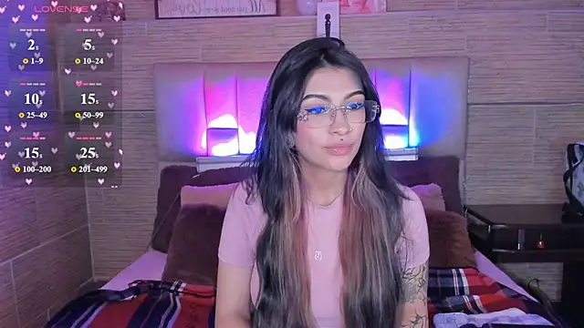 Chat +18 de mia_devine_ ao vivo