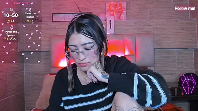 แชท XXX สดของ mia_devine_
